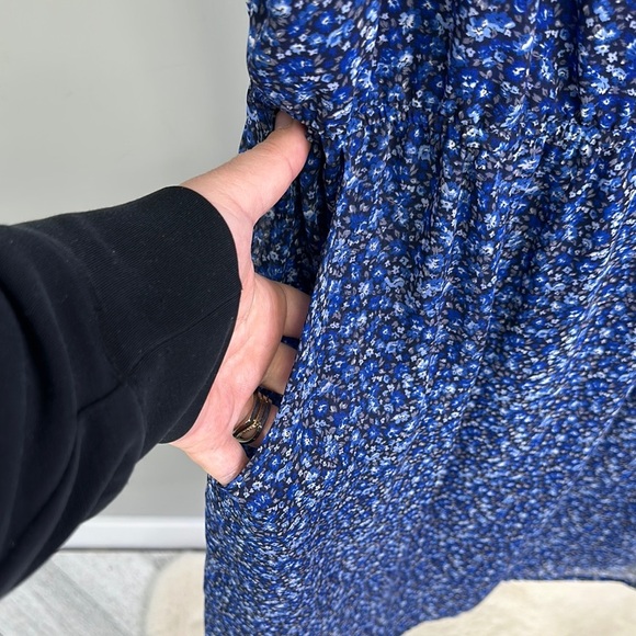 ❤️ 2/$70 - Blue Floral Women's Dress - Picture 6 of 7
